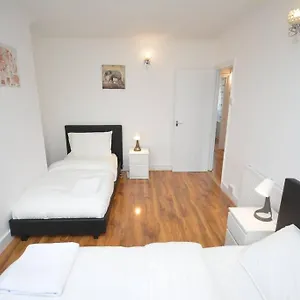  Holiday home 4 Bedroom House In East